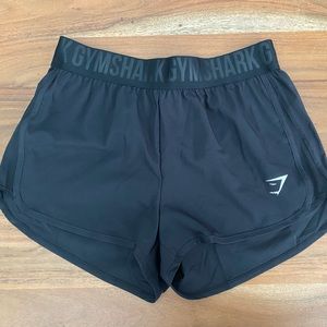 Gymshark - TRAINING LOOSE FIT SHORTS